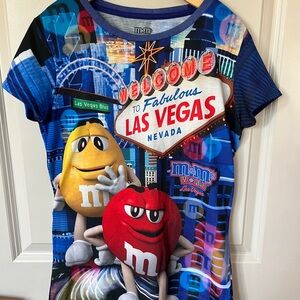 Like NEW!!!! BRIGHT M&M'S Las Vegas Missy short sleeve Tee - Blue and Red